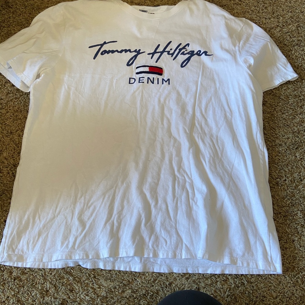 Men’s Tommy shirt